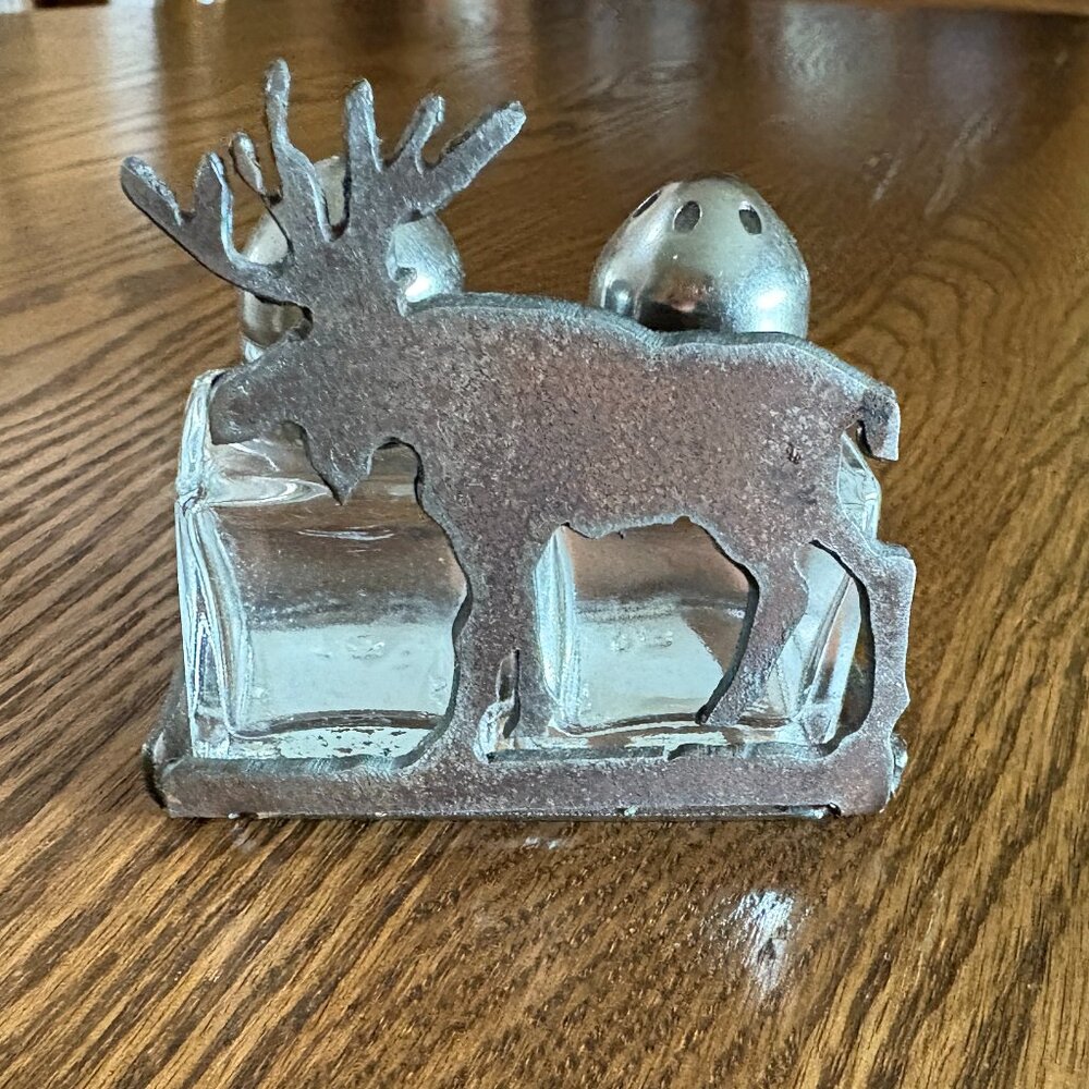 Rustic Moose Metal Salt & Pepper Holder with Mini Salt & Pepper Shakers